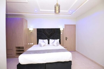 iris gold apartments