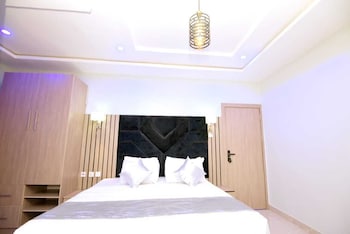 iris gold apartments