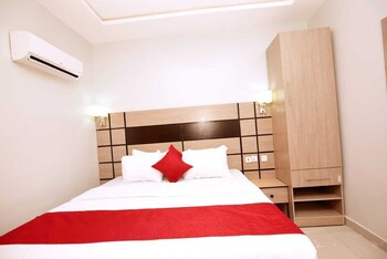 iris gold apartments