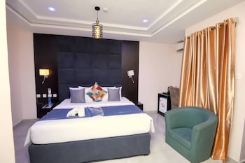 iris gold apartments