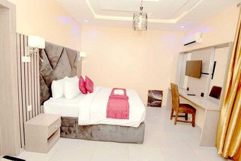 iris gold apartments