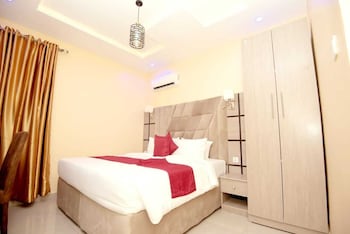 iris gold apartments