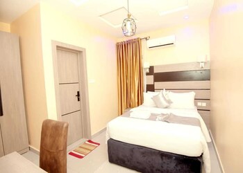 iris gold apartments
