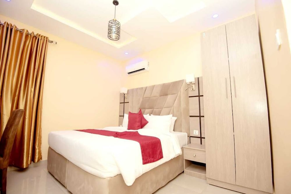 iris gold apartments