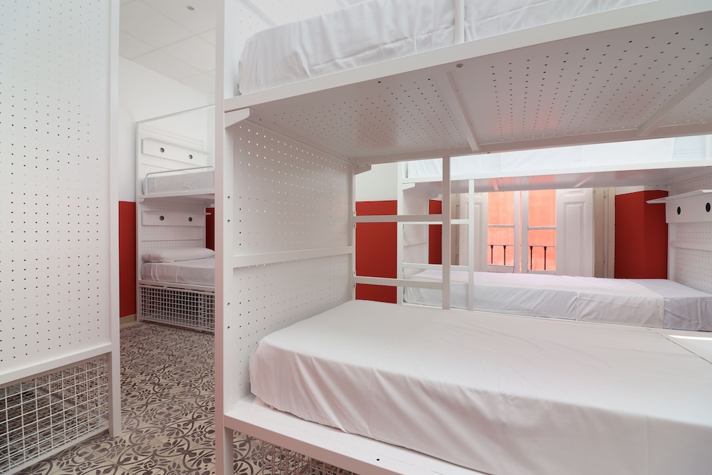 feel hostels city center