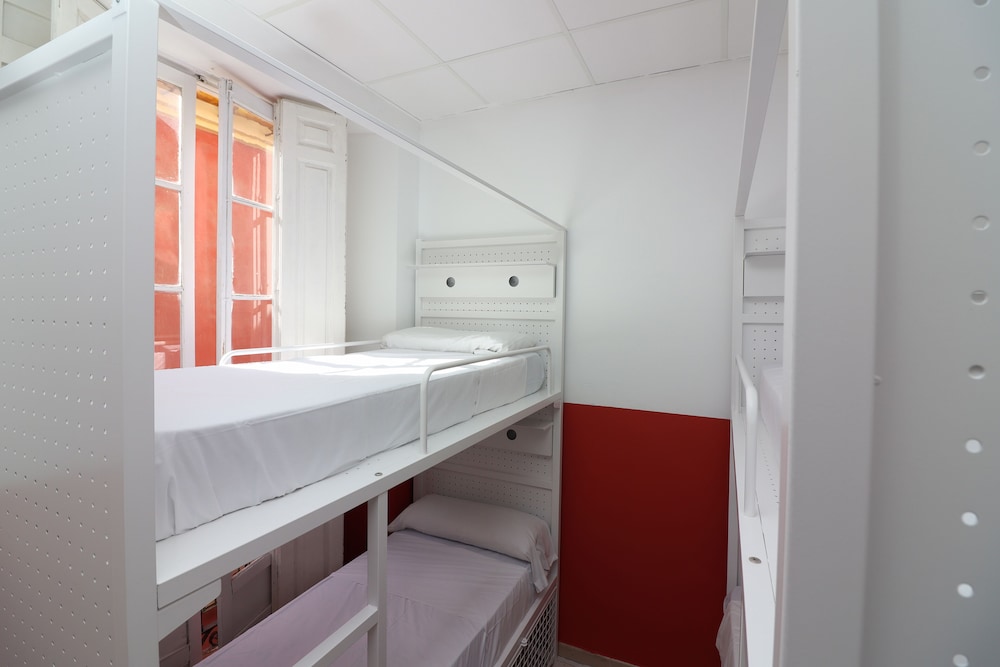 feel hostels city center