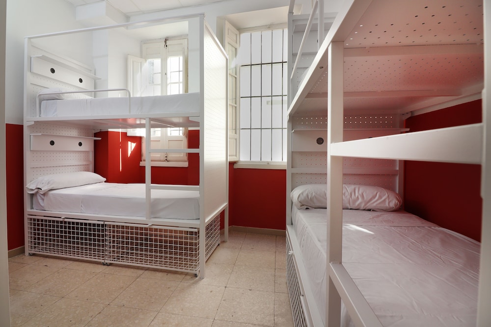 feel hostels city center