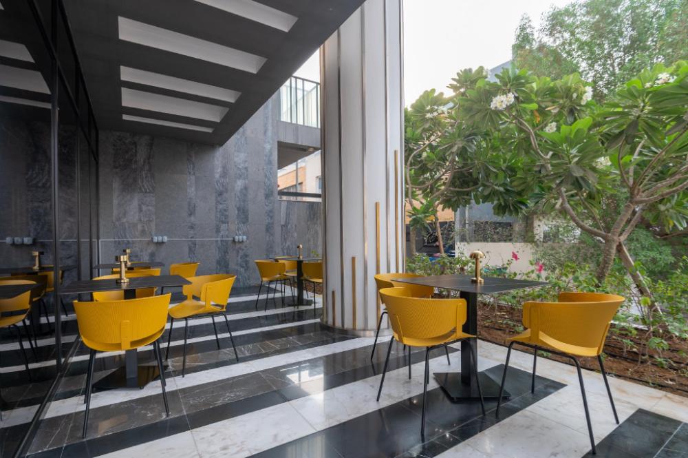 izzzi lifemint apart hotel