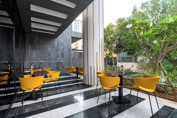 izzzi lifemint apart hotel