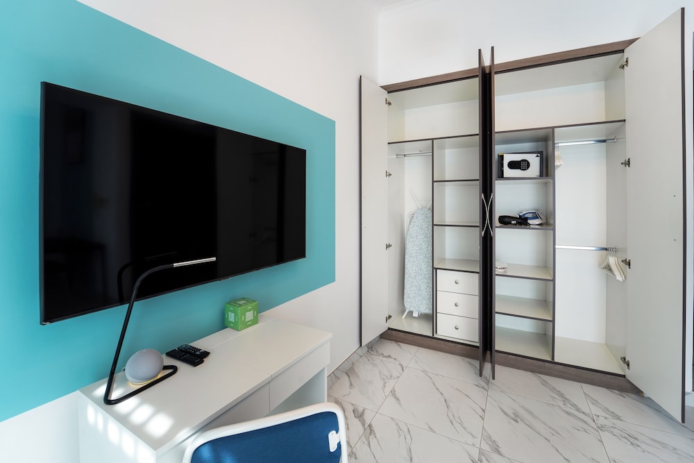 izzzi lifemint apart hotel