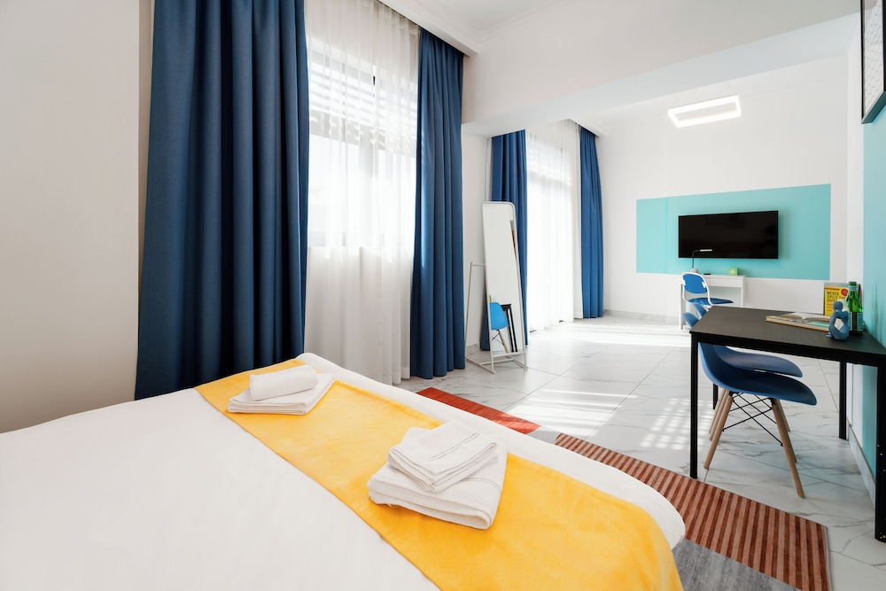 izzzi lifemint apart hotel