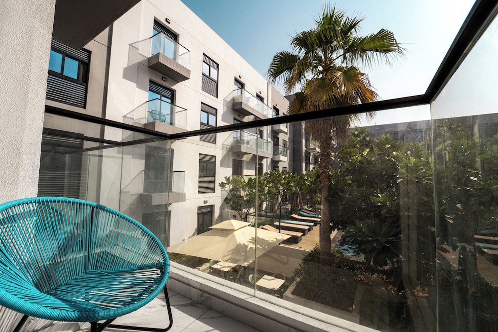 izzzi lifemint apart hotel