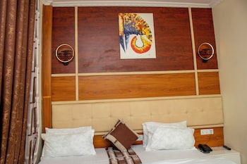 jaden hotel and lounge