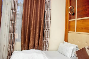 jaden hotel and lounge