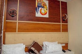 jaden hotel and lounge
