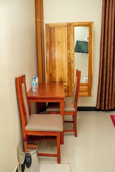 jaden hotel and lounge