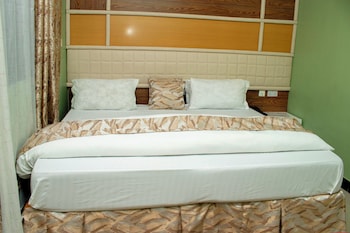 jaden hotel and lounge