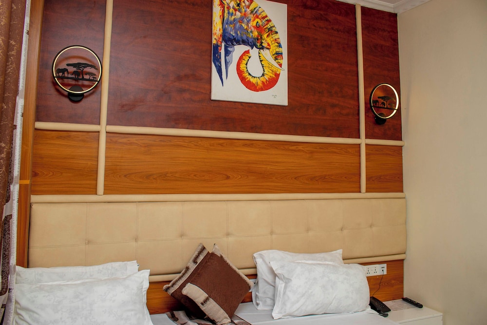 jaden hotel and lounge