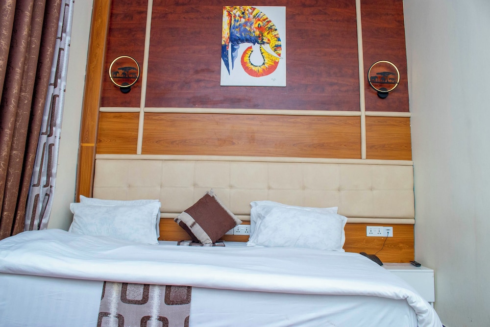 jaden hotel and lounge