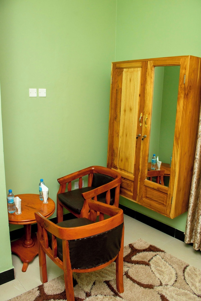 jaden hotel and lounge
