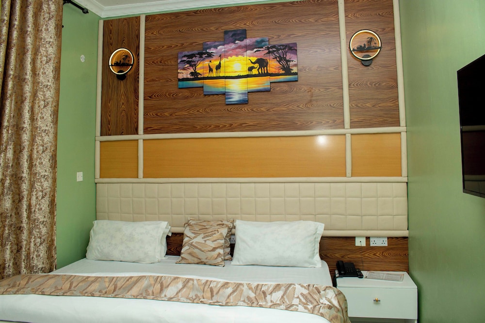 jaden hotel and lounge