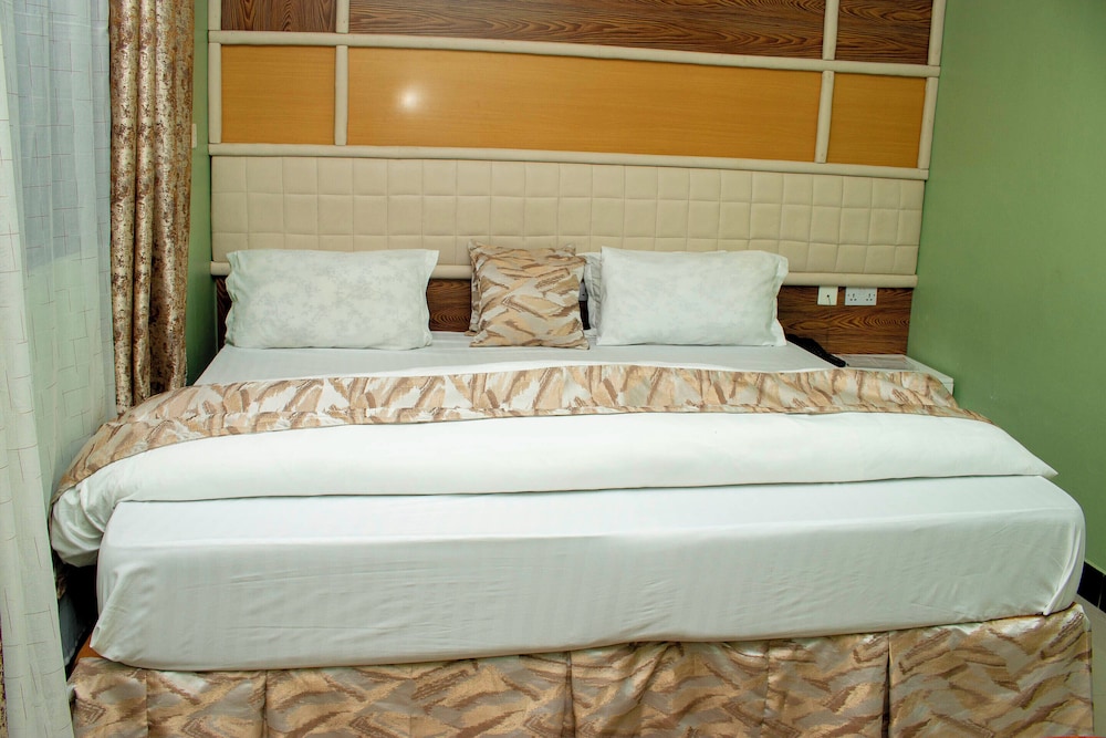 jaden hotel and lounge