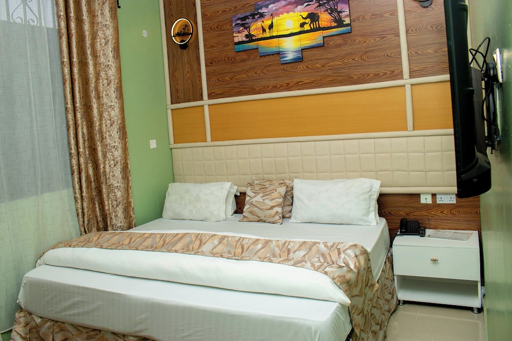 jaden hotel and lounge