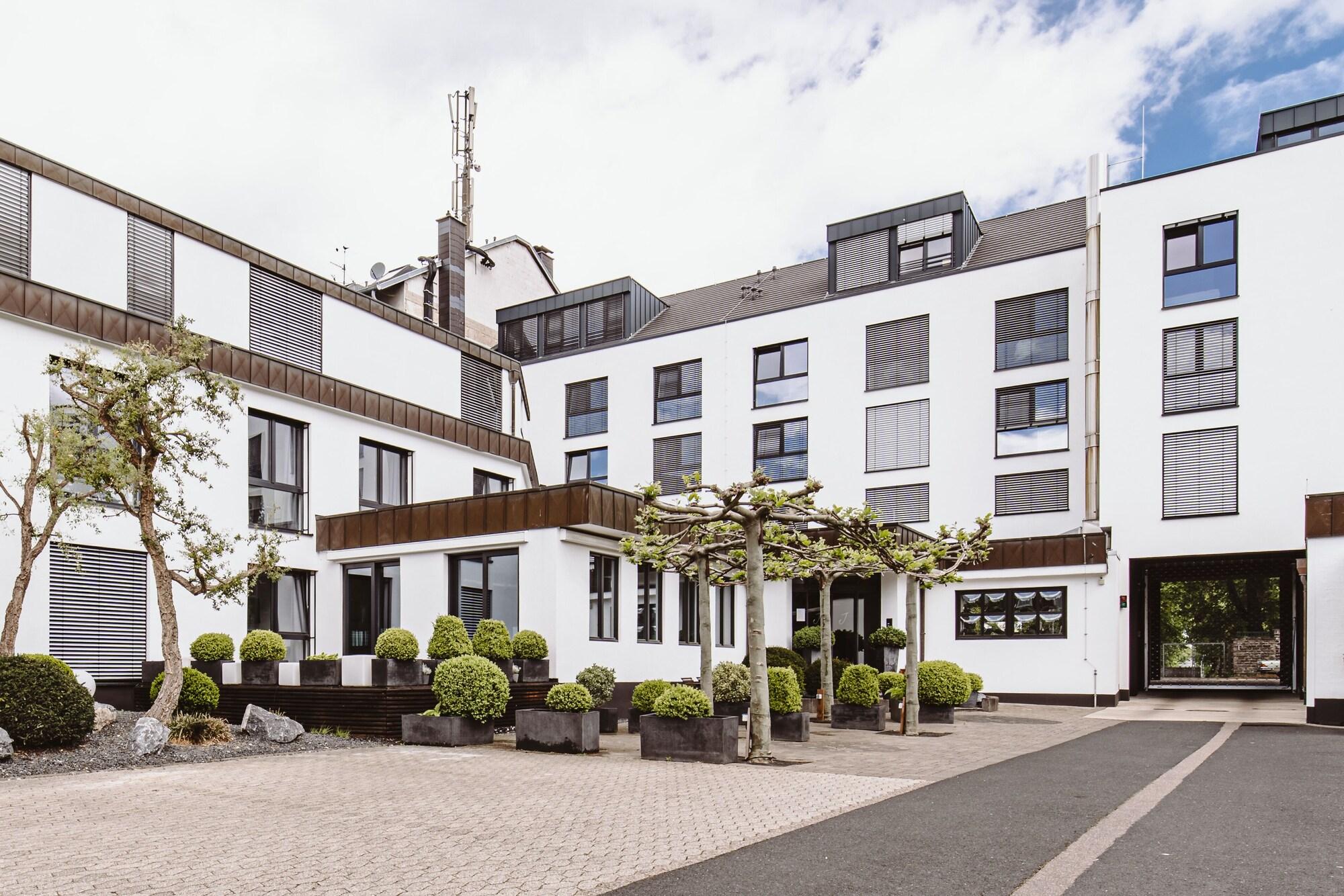 andrepeat koln airport