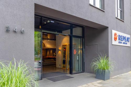 andrepeat koln airport