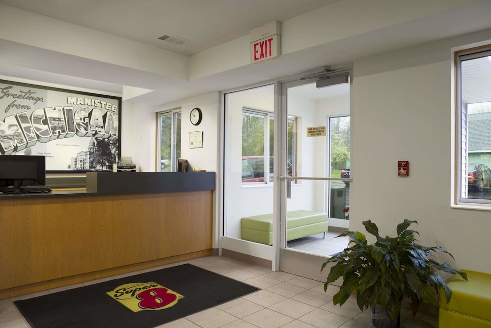 Super 8 By Wyndham Manistee,Manistee>>Ludington,2 star