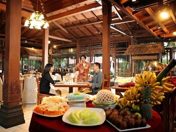 Cakra Kembang Hotel,Magelang>>Depok,3 star