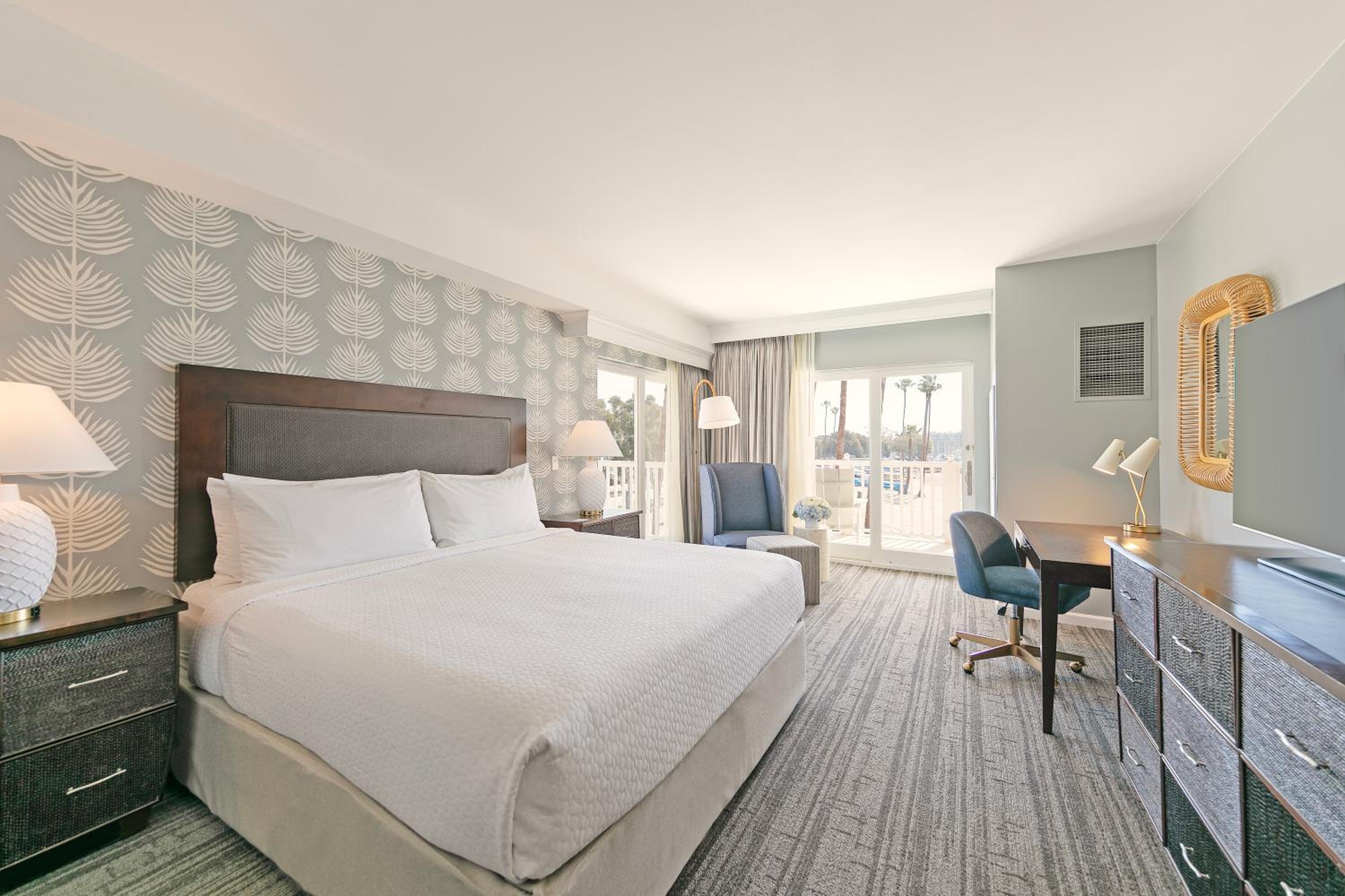 jamaica bay inn marina del rey tapestry collection by hilton