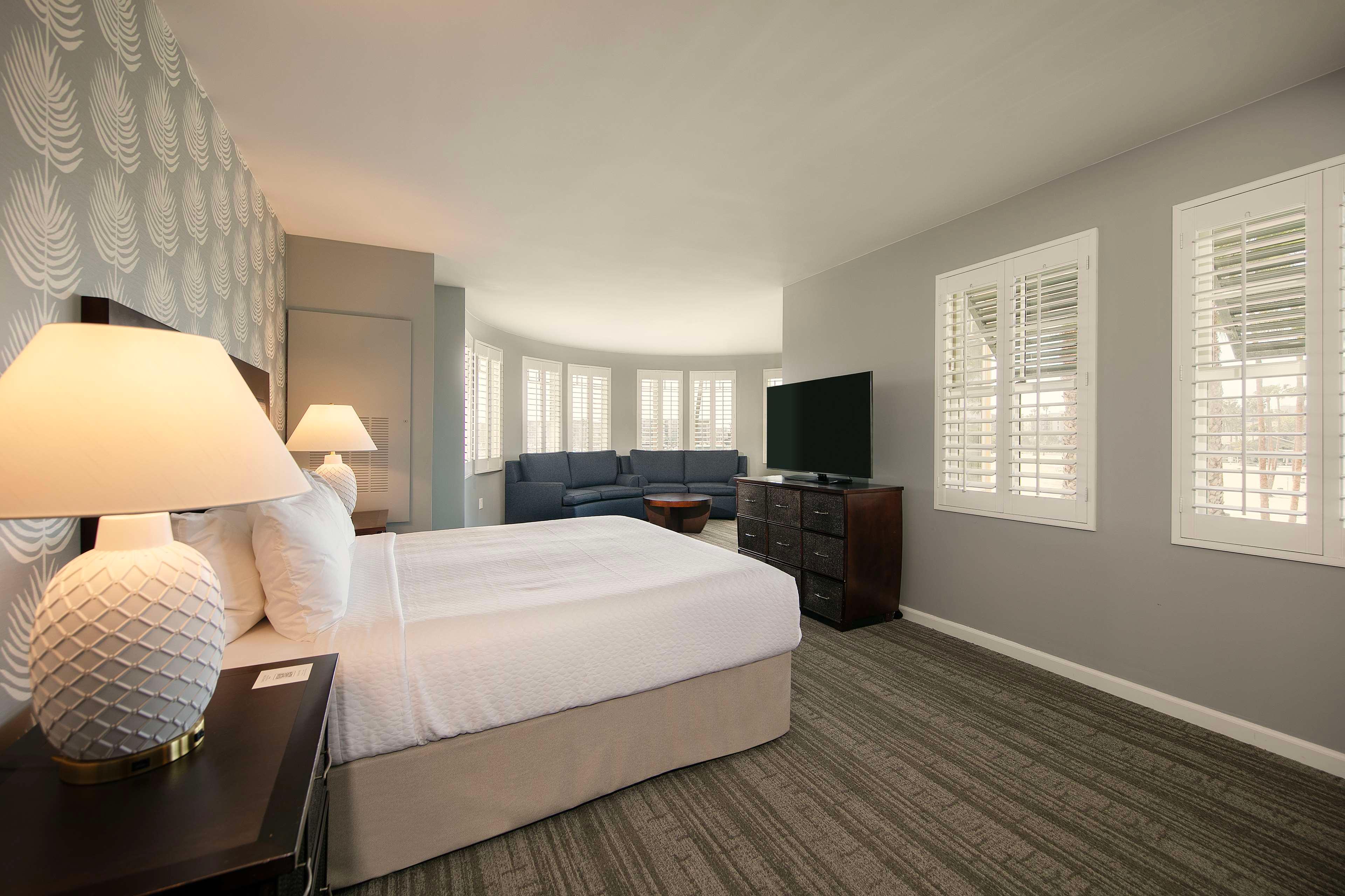 jamaica bay inn marina del rey tapestry collection by hilton