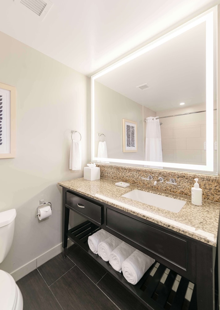 jamaica bay inn marina del rey tapestry collection by hilton