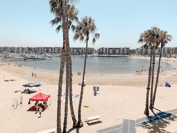 jamaica bay inn marina del rey tapestry collection by hilton