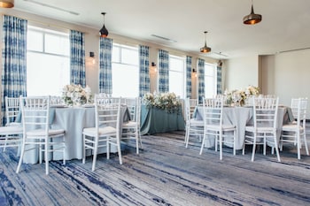 jamaica bay inn marina del rey tapestry collection by hilton