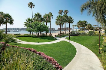 jamaica bay inn marina del rey tapestry collection by hilton