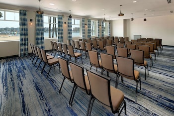 jamaica bay inn marina del rey tapestry collection by hilton