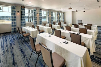 jamaica bay inn marina del rey tapestry collection by hilton
