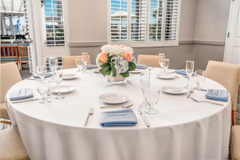 jamaica bay inn marina del rey tapestry collection by hilton