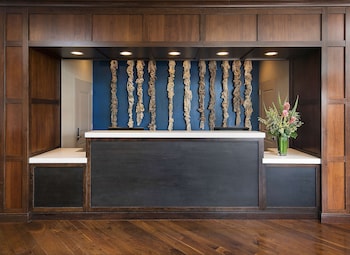 jamaica bay inn marina del rey tapestry collection by hilton