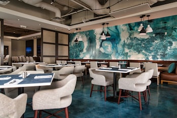 jamaica bay inn marina del rey tapestry collection by hilton