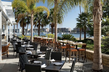 jamaica bay inn marina del rey tapestry collection by hilton