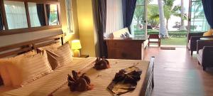 koh mak white sand beach