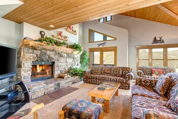 kbm resorts fantastic views hot tub a c easy walk to main street