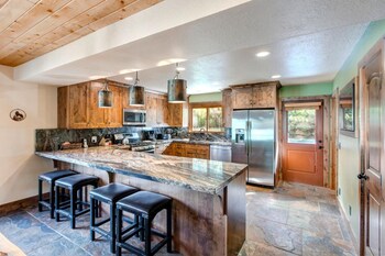 kbm resorts fantastic views hot tub a c easy walk to main street