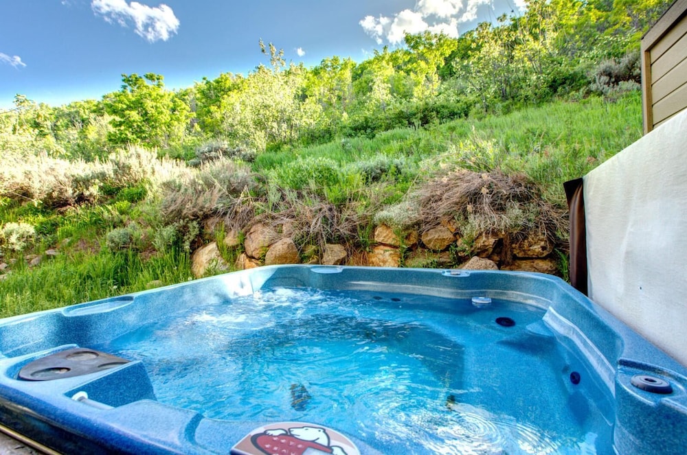 kbm resorts fantastic views hot tub a c easy walk to main street