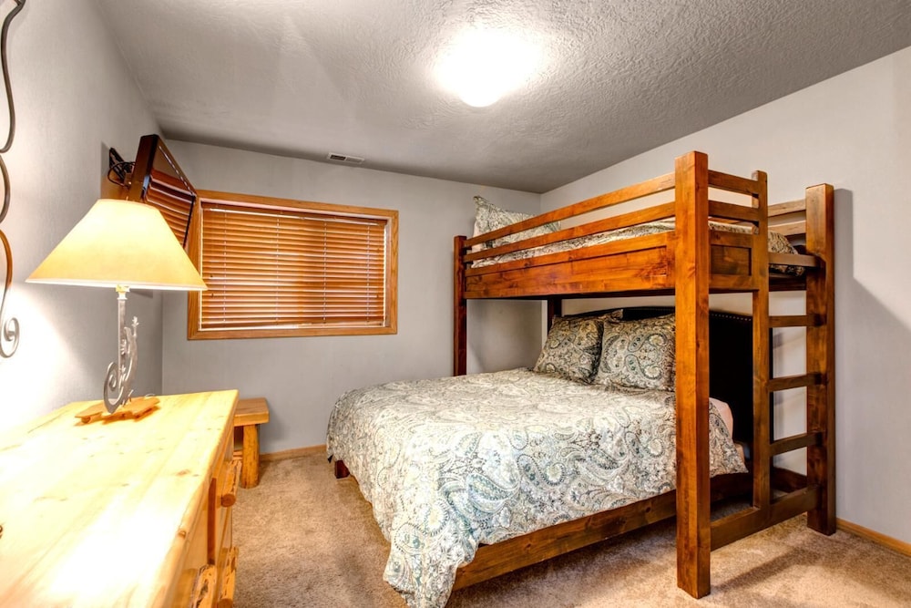 kbm resorts fantastic views hot tub a c easy walk to main street