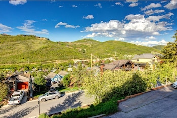 kbm resorts fantastic views hot tub a c easy walk to main street