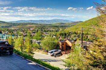 kbm resorts fantastic views hot tub a c easy walk to main street